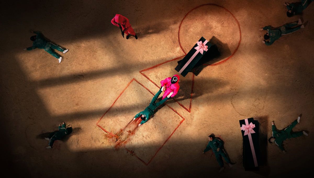 Squid Game یک سریال کره ای خشن، تکان دهنده اما محبوب در مورد رقابت مرگبار بازی های کودکان است که با پایانی خونین به پایان می رسد.