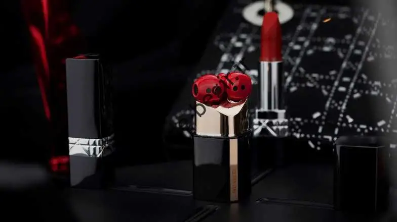 استیک باب ، مثل رژ لب هوآوی